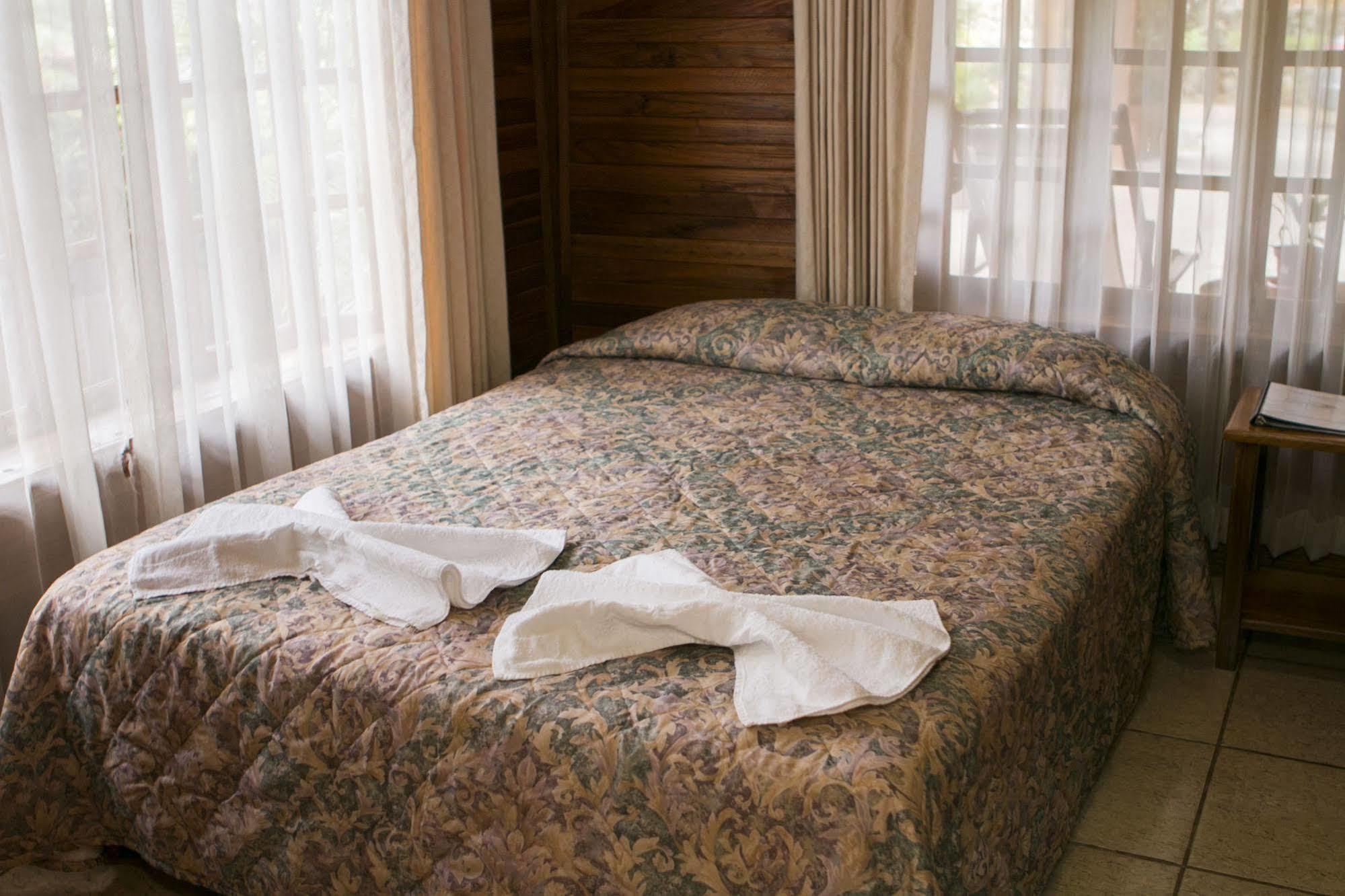 Santa Elena Lodge Cuajiniquil Buitenkant foto